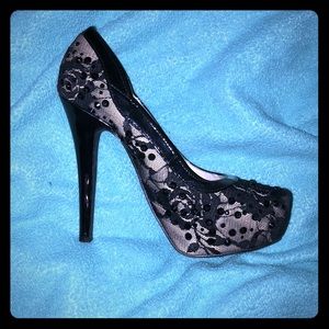 Beautiful black bling lace pumps
